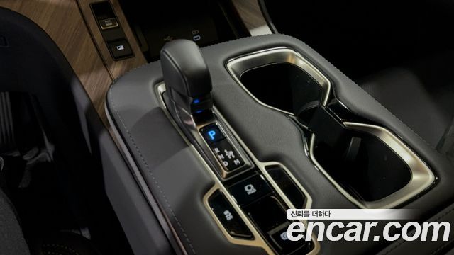 Lexus LM (II) 500h Royal 2025 — фото 9