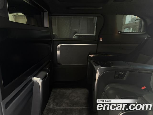 Lexus LM (II) 500h Royal 2025 — фото 16