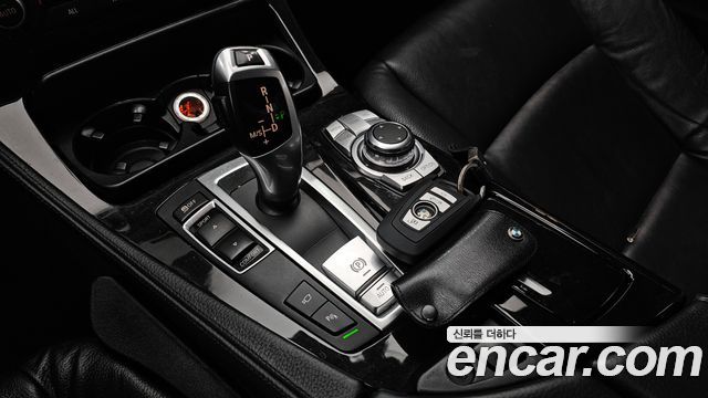 BMW 5 Series (F10) 528i 2012 — фото 9