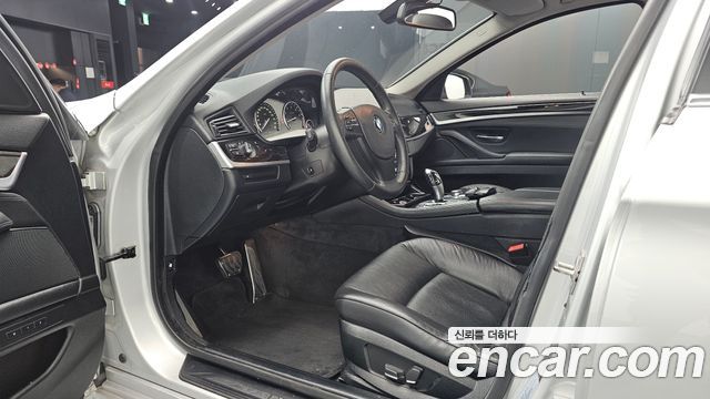 BMW 5 Series (F10) 528i 2012 — фото 10