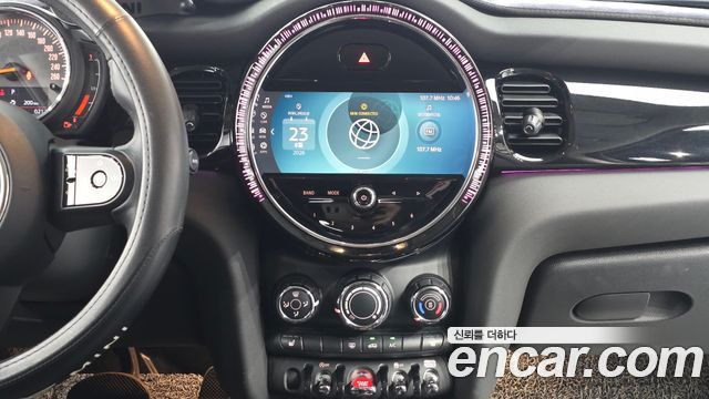 MINI Cooper Classic Third Generation 2022 — фото 13