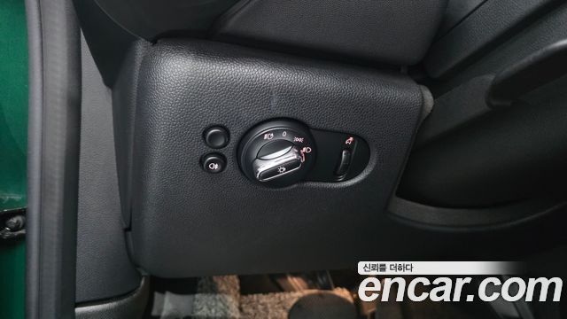 MINI Cooper Classic Third Generation 2022 — фото 16