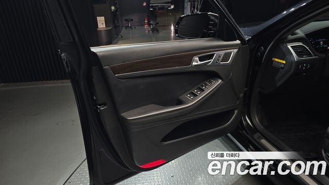 Genesis G80 3.3 GDI AWD Luxury 2018 — фото 24
