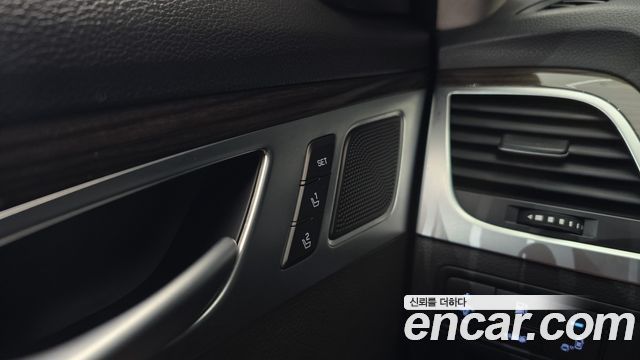 Genesis G80 3.3 GDI AWD Luxury 2018 — фото 32