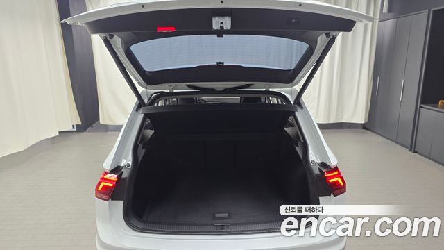 Volkswagen Tiguan (II) 2.0 TDI Prestige 2024 — фото 31
