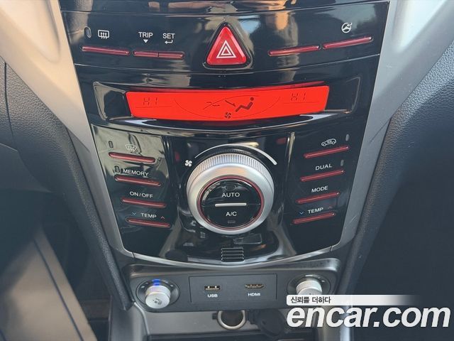 KG Mobility (SsangYong) Tivoli LX 2WD HI-DLX 2015 — фото 12
