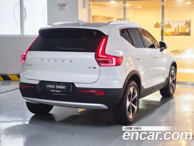 Volvo XC40 B4 Ultra Bright 2026 — фото 2