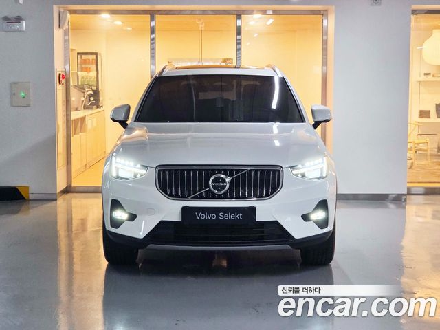 Volvo XC40 B4 Ultra Bright 2026 — фото 3