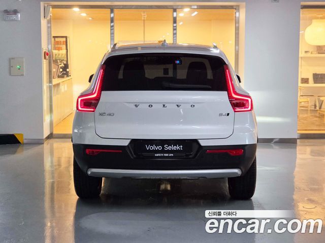 Volvo XC40 B4 Ultra Bright 2026 — фото 4
