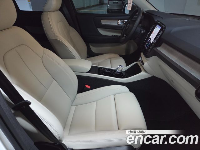 Volvo XC40 B4 Ultra Bright 2026 — фото 10