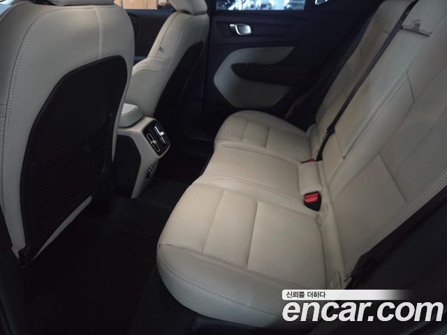 Volvo XC40 B4 Ultra Bright 2026 — фото 15