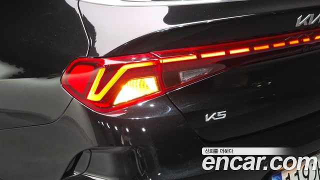 Kia K5 (III) 2.0 Noblesse 2023 — фото 29