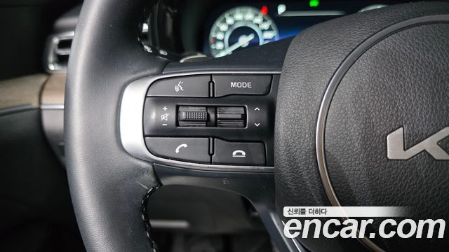 Kia K5 (III) 2.0 Noblesse 2023 — фото 35