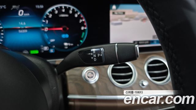 Mercedes-Benz E-Class (W213) E300e 4MATIC Exclusive 2022 — фото 9