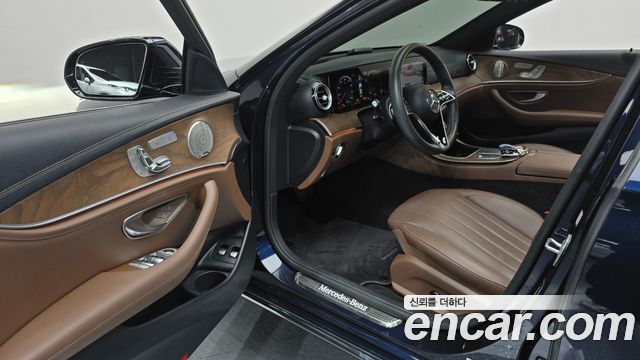 Mercedes-Benz E-Class (W213) E300e 4MATIC Exclusive 2022 — фото 10