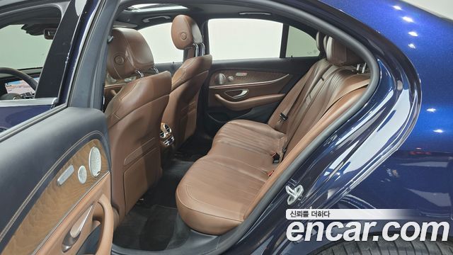 Mercedes-Benz E-Class (W213) E300e 4MATIC Exclusive 2022 — фото 11