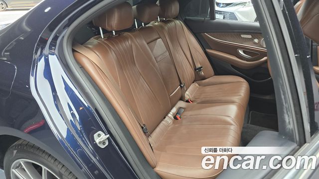Mercedes-Benz E-Class (W213) E300e 4MATIC Exclusive 2022 — фото 12