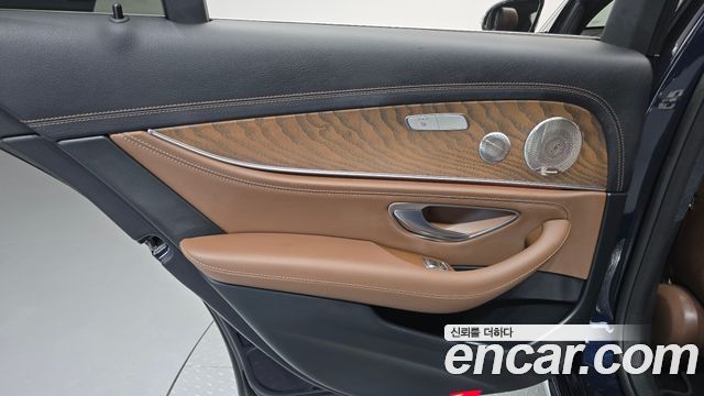 Mercedes-Benz E-Class (W213) E300e 4MATIC Exclusive 2022 — фото 25