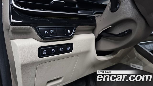 Kia Carnival (IV) HEV 9seater Signature 2026 — фото 19