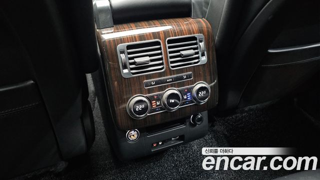 Land Rover Range Rover (IV) 5.0 SC Vogue SE 2015 — фото 17