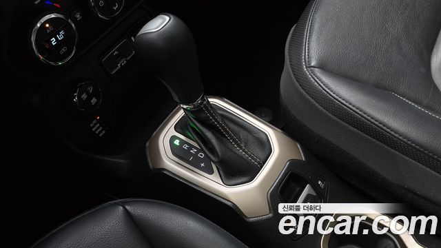 Jeep Renegade 2.0 Diesel Limited AWD 2017 — фото 9