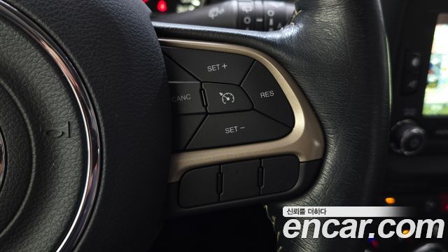 Jeep Renegade 2.0 Diesel Limited AWD 2017 — фото 16
