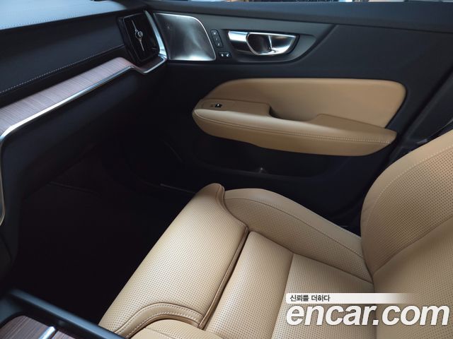 Volvo V60 Cross Country (II) B5 Ultra AWD 2025 — фото 16