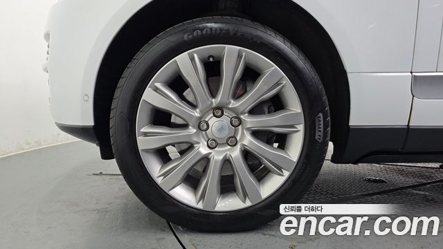 Land Rover Range Rover (IV) 4.4 SDV8 Vogue SE DIESEL 2015 — фото 5