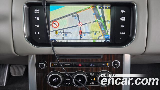 Land Rover Range Rover (IV) 4.4 SDV8 Vogue SE DIESEL 2015 — фото 15