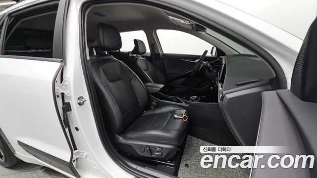 Kia Niro Signature 2022 — фото 12