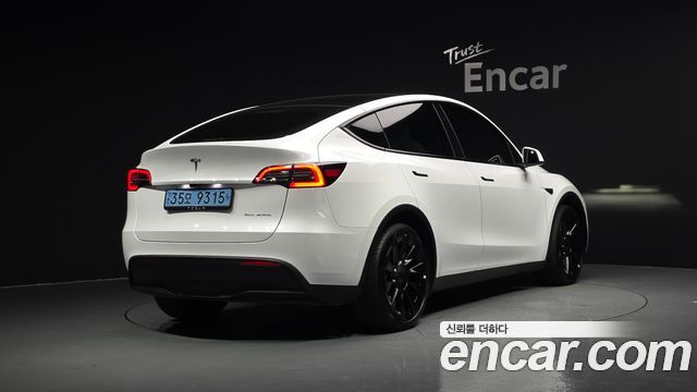 Tesla Model Y Long Range AWD 2024 — фото 2