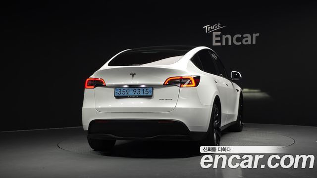 Tesla Model Y Long Range AWD 2024 — фото 4