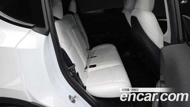 Tesla Model Y Long Range AWD 2024 — фото 16