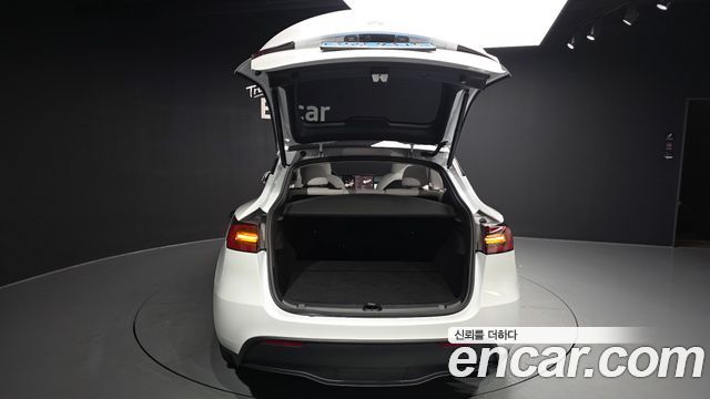 Tesla Model Y Long Range AWD 2024 — фото 24