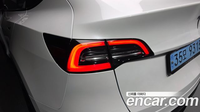 Tesla Model Y Long Range AWD 2024 — фото 28