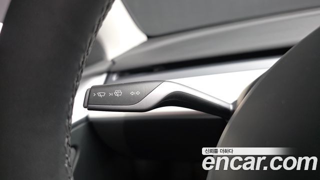 Tesla Model Y Long Range AWD 2024 — фото 32