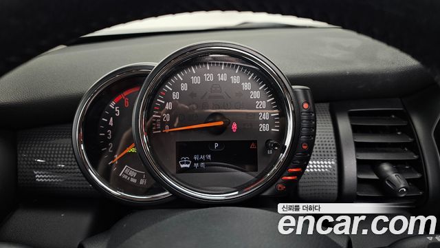 MINI Cooper D 5Door Mid 3rd 2015 — фото 8