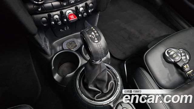 MINI Cooper D 5Door Mid 3rd 2015 — фото 9