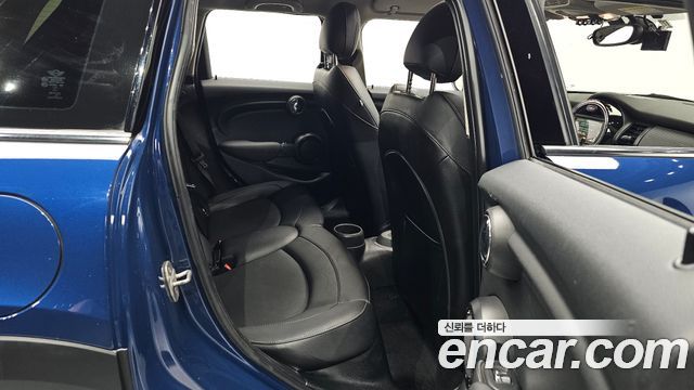 MINI Cooper D 5Door Mid 3rd 2015 — фото 15