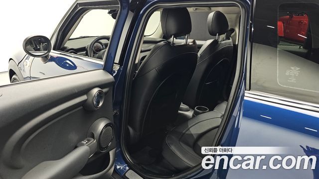 MINI Cooper D 5Door Mid 3rd 2015 — фото 16