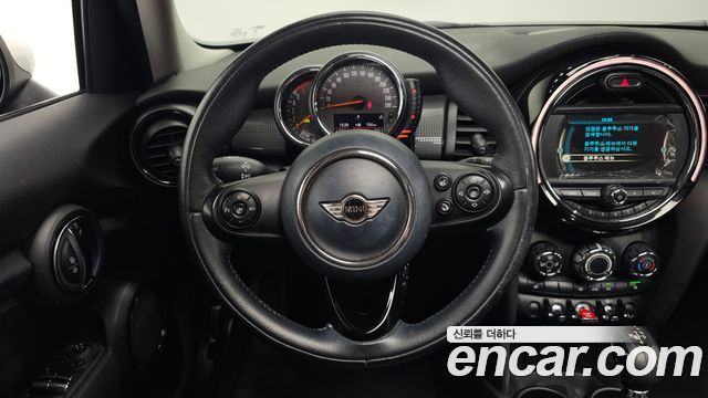 MINI Cooper D 5Door Mid 3rd 2015 — фото 17