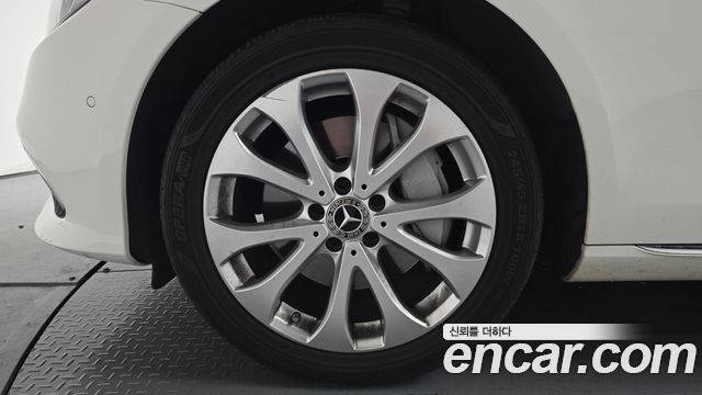 Mercedes-Benz E-Class (W213) E300 4MATIC Exclusive 2019 — фото 5