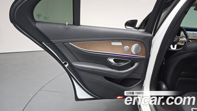 Mercedes-Benz E-Class (W213) E300 4MATIC Exclusive 2019 — фото 25