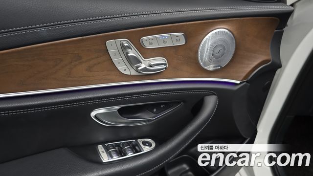 Mercedes-Benz E-Class (W213) E300 4MATIC Exclusive 2019 — фото 28