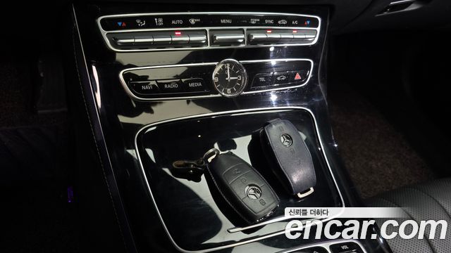 Mercedes-Benz E-Class (W213) E300 4MATIC Exclusive 2019 — фото 31