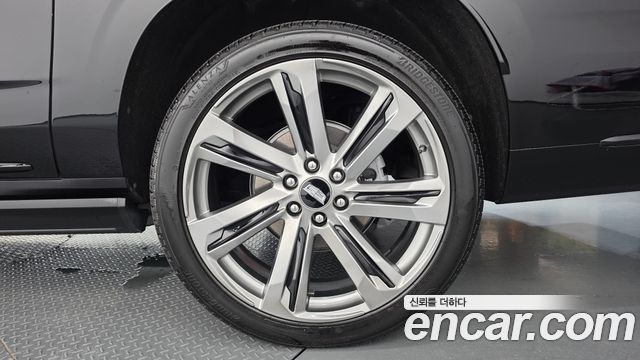 Cadillac Escalade (V) 6.2 ESV ESV Sports Platinum 2025 — фото 21