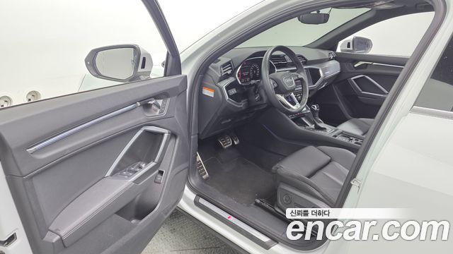 Audi Q3 (F3) 35 TDI Quattro Premium Sportback 2023 — фото 10