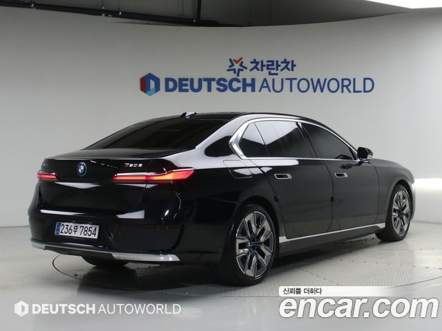 BMW 7 Series (G70) 750e xDrive Design Pure Excellence 2023 — фото 2