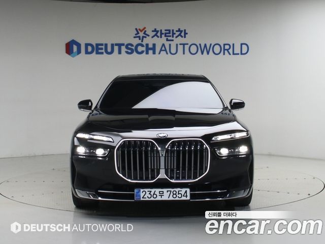 BMW 7 Series (G70) 750e xDrive Design Pure Excellence 2023 — фото 3