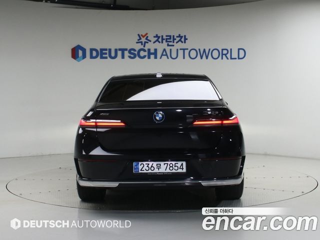 BMW 7 Series (G70) 750e xDrive Design Pure Excellence 2023 — фото 4